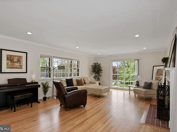 5th image of 9600 E Bexhill Dr