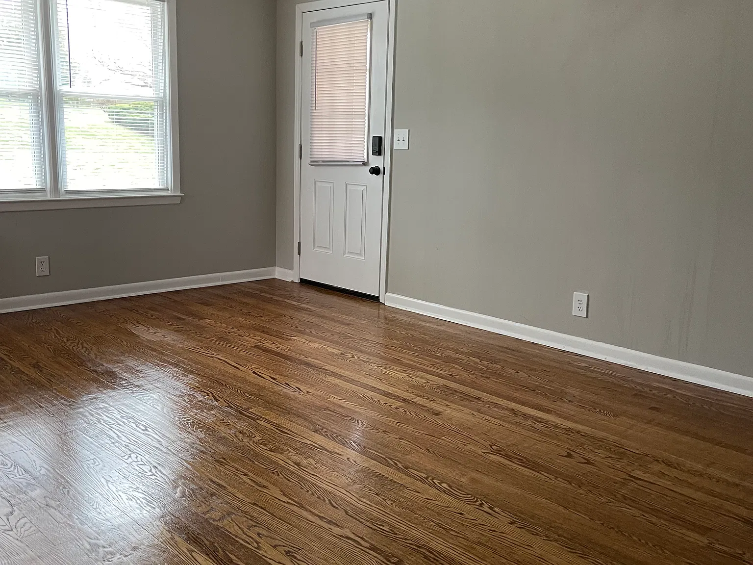 2 bed, 900 sqft, $1,400 — Photo 4