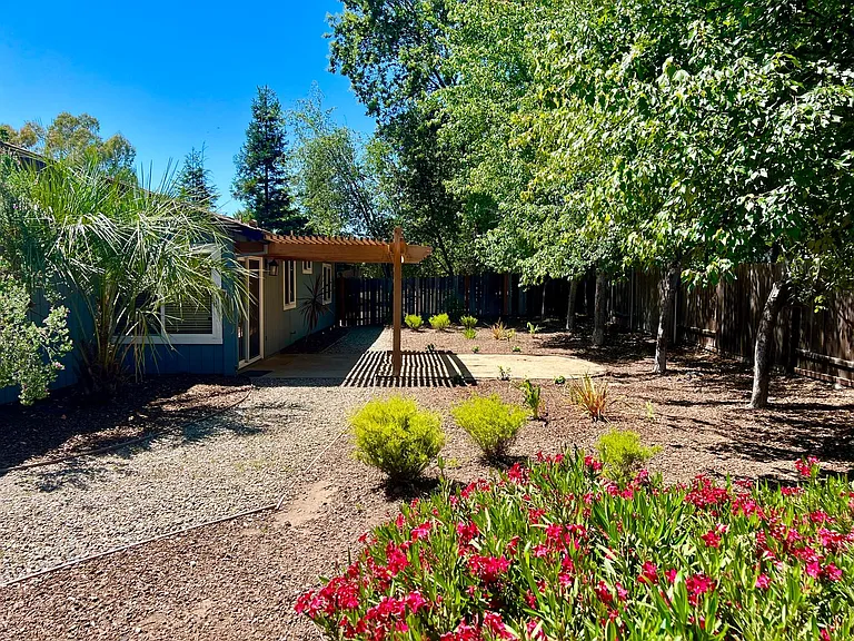 5562 Catalpa Ct — Photo 13