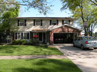 317 Sycamore Ln, Perrysburg, OH 43551