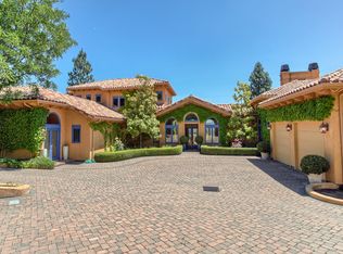 2411 Johns Peak Rd, Central Point, OR 97502