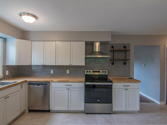3rd image of 669 Lombardy Dr