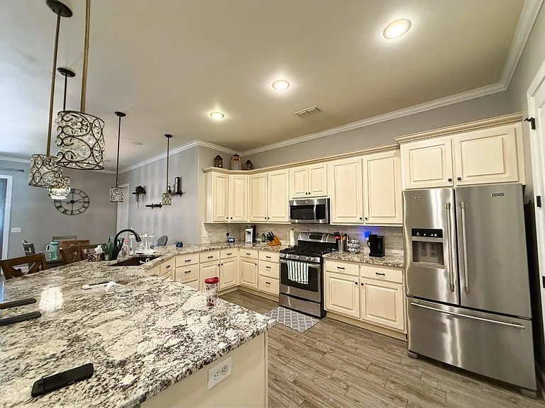 104 Shotts Ave — Photo 6