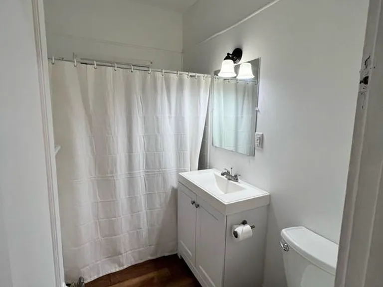 909 N B St — Photo 11