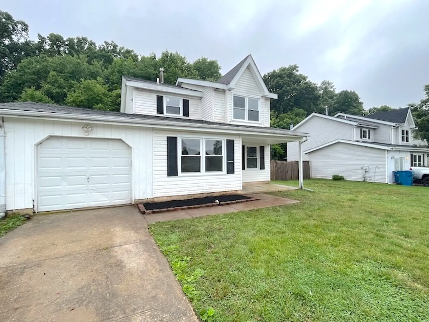3 bed, 2.5 bath, 1725 sqft, $2,295 — Photo 2