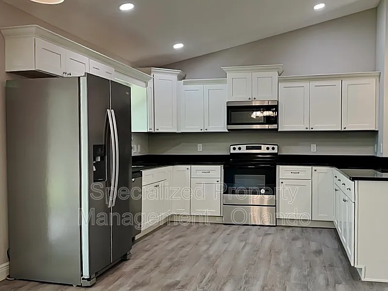 4 bed, 2.0 bath, 1636 sqft, $1,799 — Photo 3