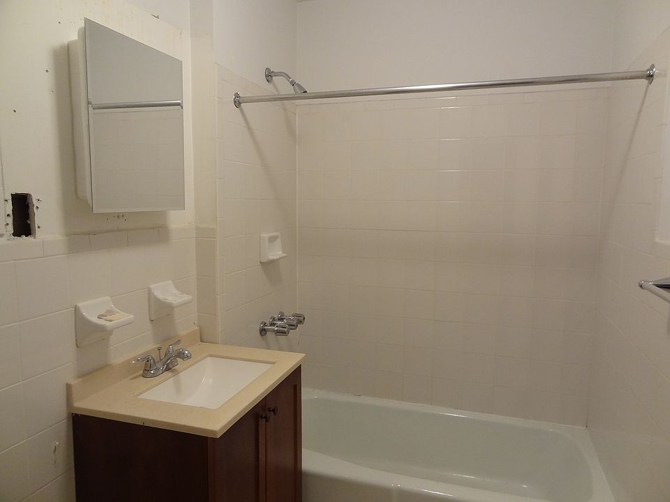 2nd image of 105 Saint Marks Pl APT 6H