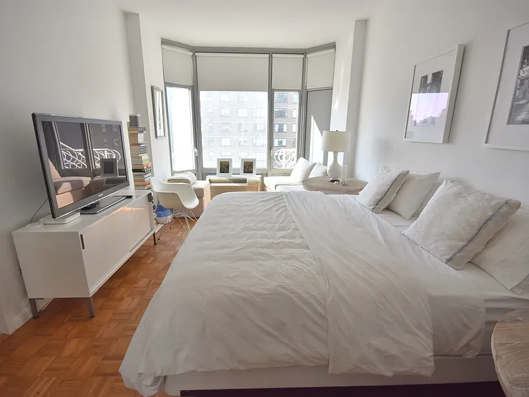 200 E 32nd St #21C — Photo 5