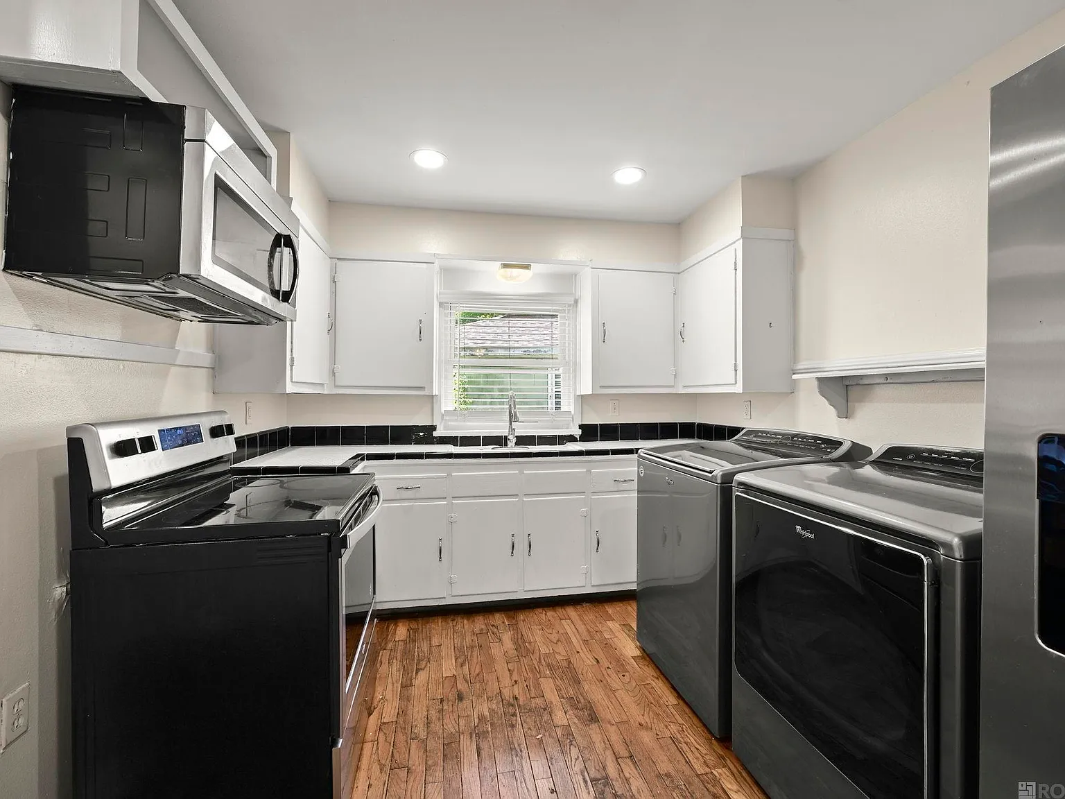 2 bed, 1019 sqft, $1,250 — Photo 2