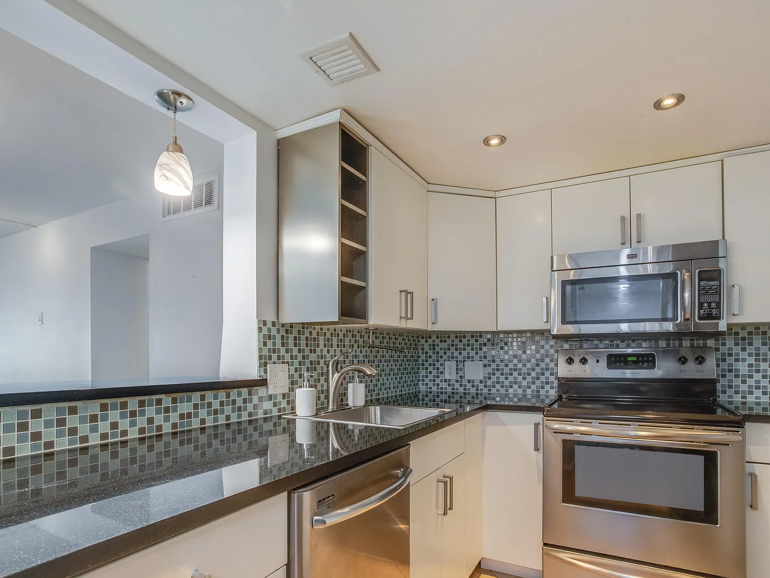 2651 S Course Dr — Photo 2