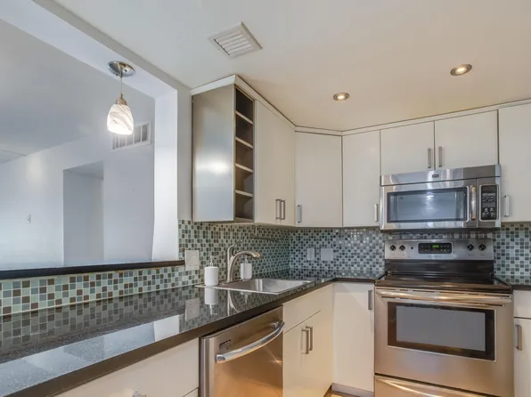 2651 S Course Dr, Pompano Beach, FL