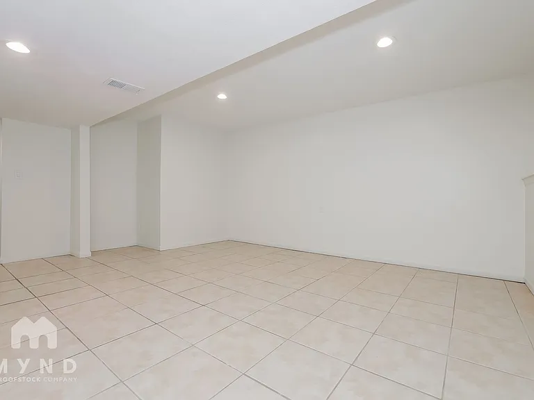527 Lancelot Dr — Photo 15
