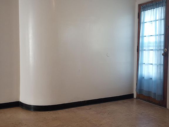 5th image of 623 W Beardsley Ave