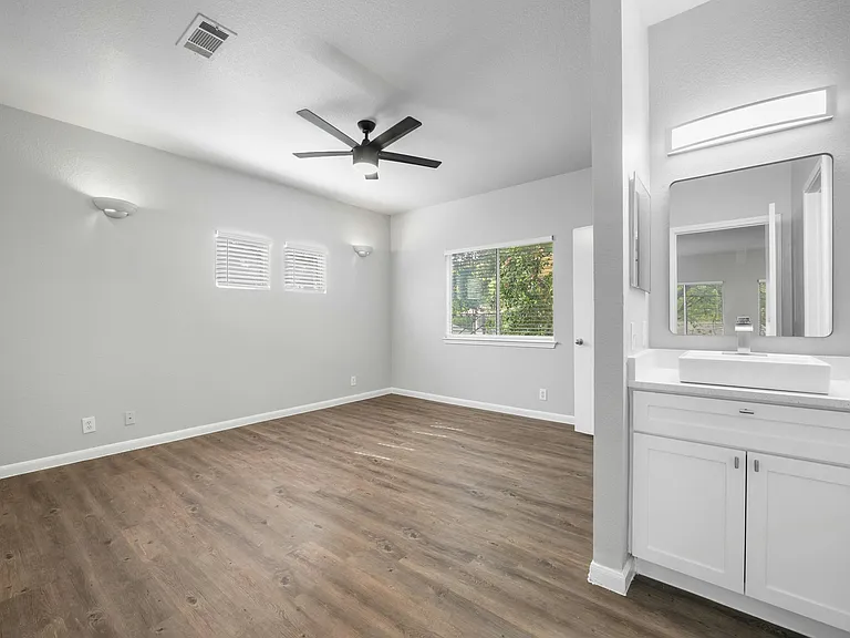 3412 Speedway #B — Photo 14
