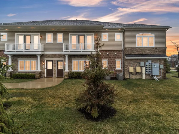 5666 Arbor Chase Dr, Ann Arbor, MI 48103