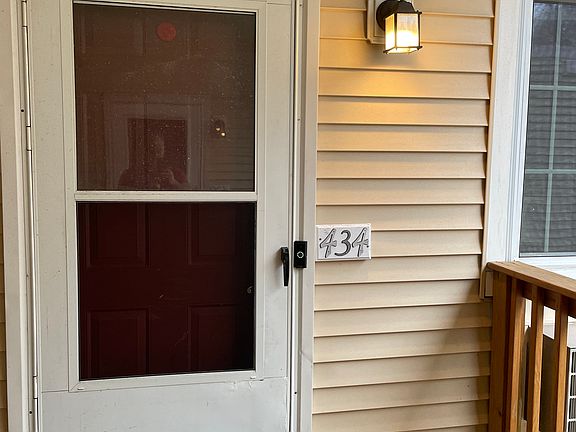 4th image of 434 Fox Run Ln #434