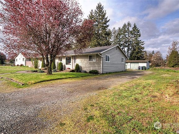 Each side is 870 sq. ft. 2 bedroom 1 bath plus small office space.>
