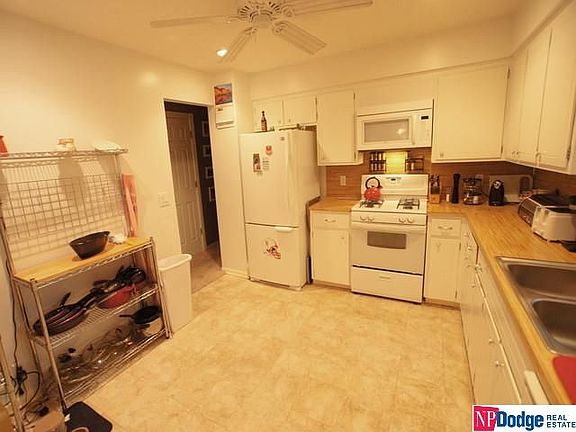 3rd image of 5622 S 111th St