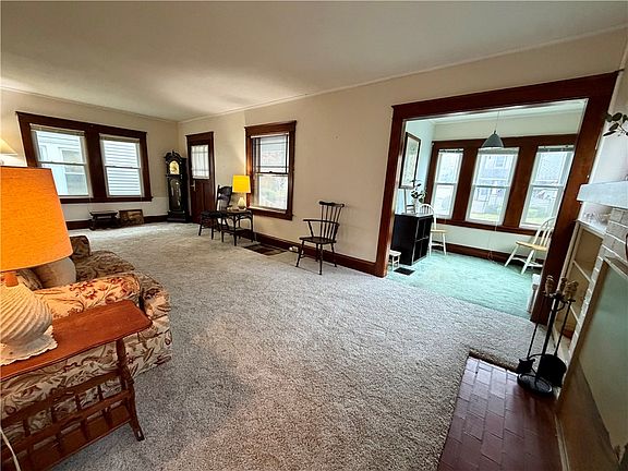 3rd image of 958 Scio St