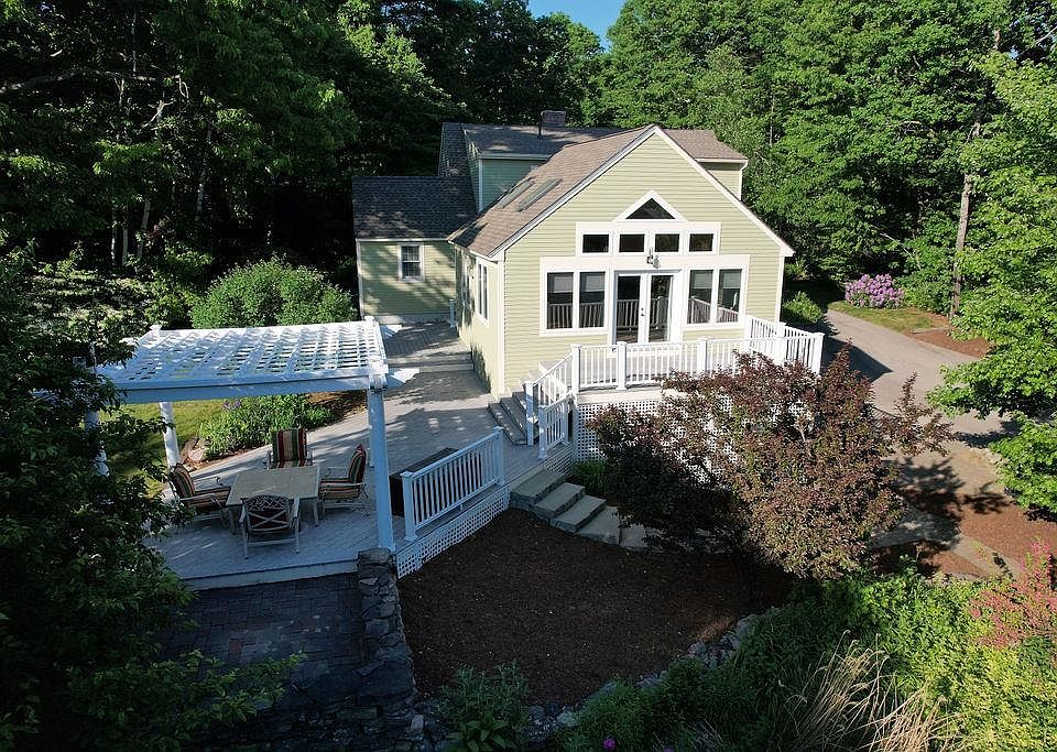 1st image of 62 Oak Hill Drive