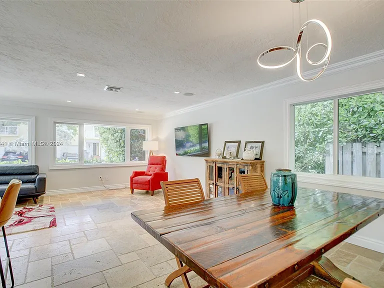 309 Oak St — Photo 28