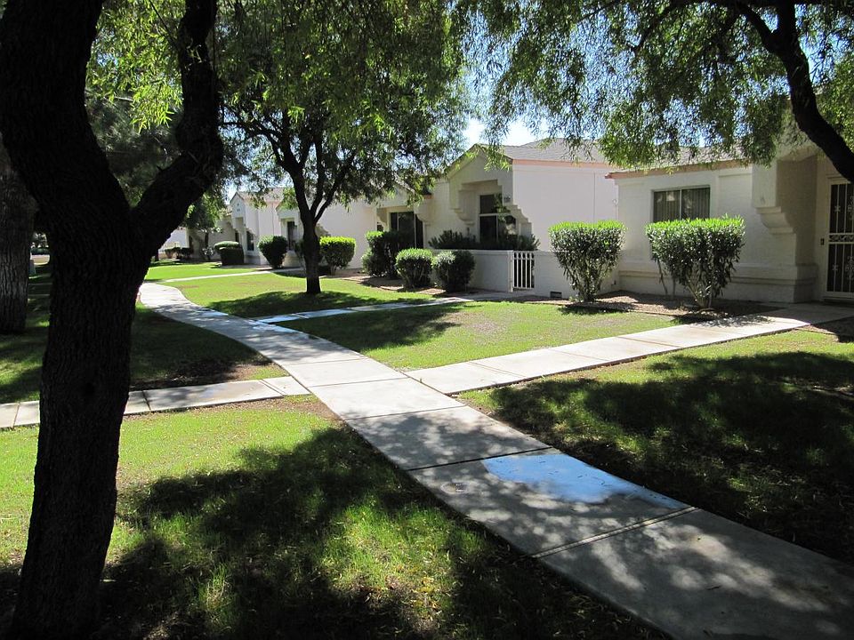 Common area for residents... NOTE: Recent removal of grassy area now replaced with desert landscaping