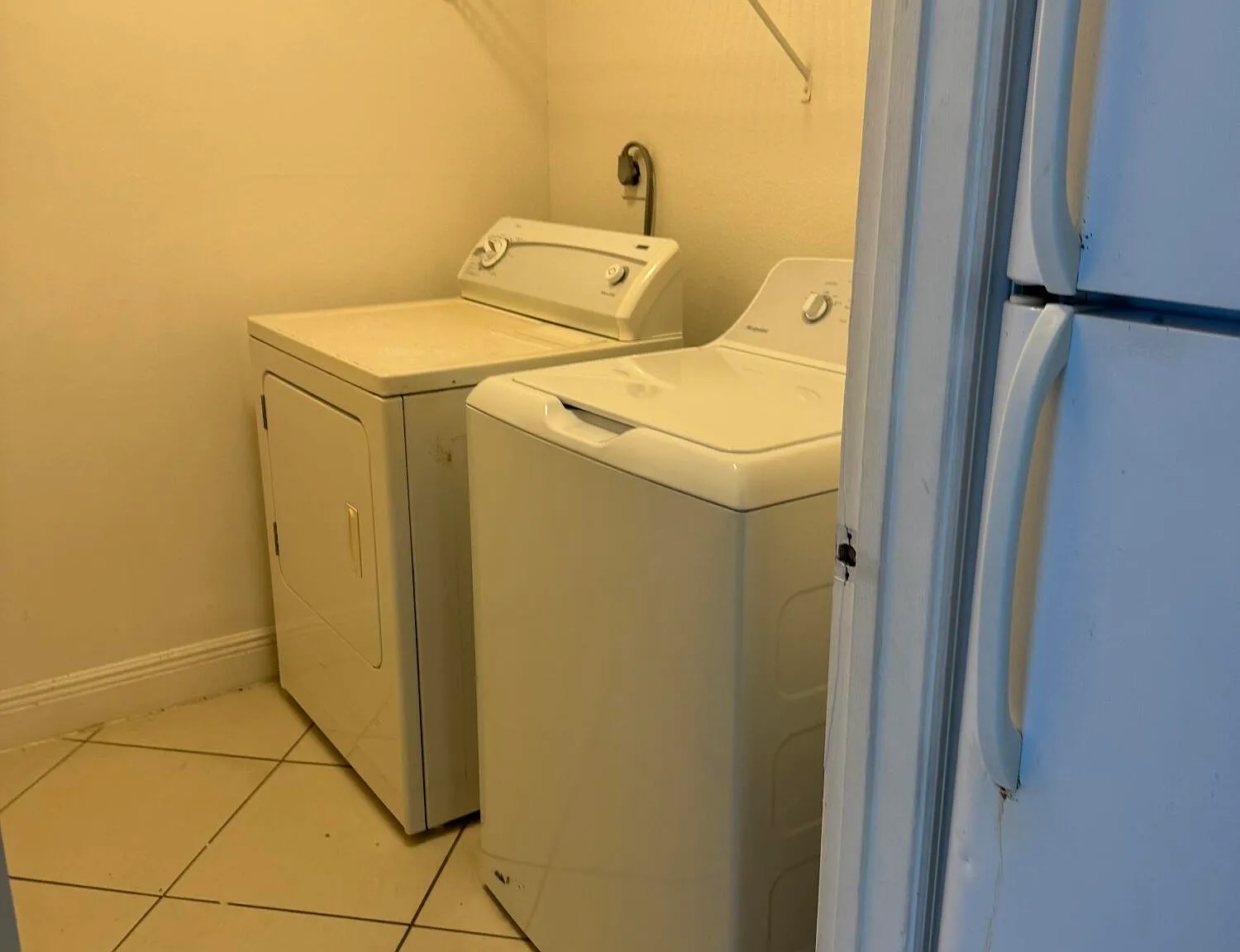 2 bed, 1.0 bath, 758 sqft, $1,900 — Photo 2