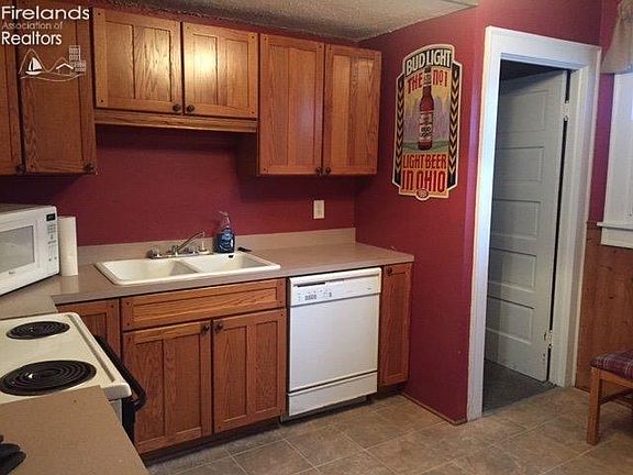 2nd image of 811 Willow St