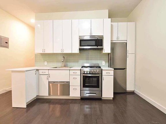 3rd image of 75 W 71st St #2AA