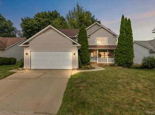 765 1st St, Fenton, MI 48430