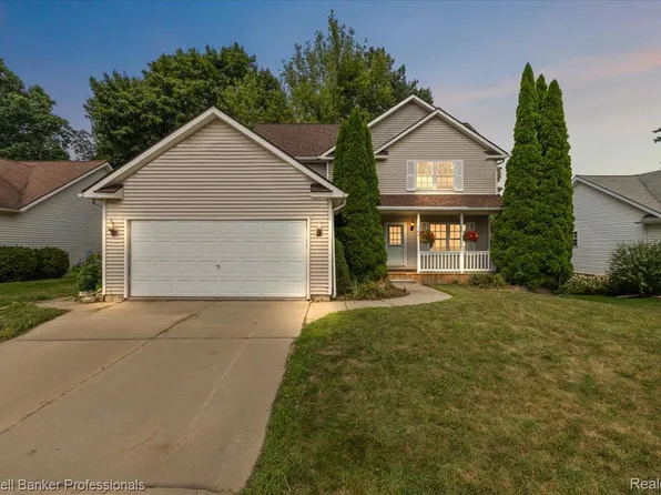 765 1st St, Fenton, MI 48430