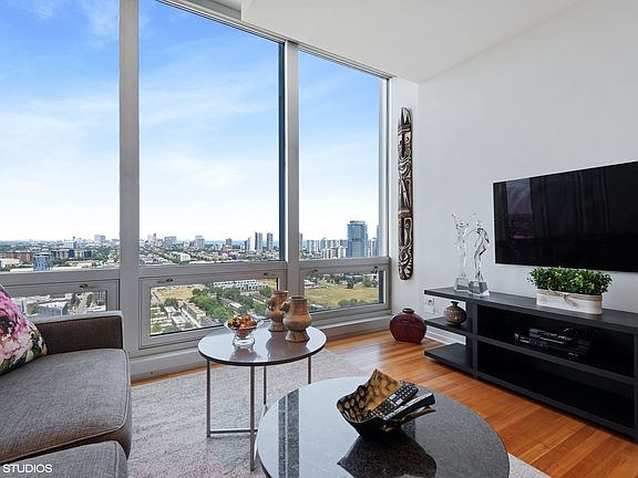 4th image of 500 W Superior St Unit 2202