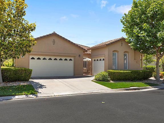 3rd image of 160 Oakridge Way