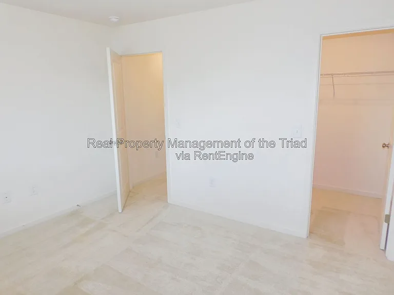 719 Torbay Dr — Photo 14