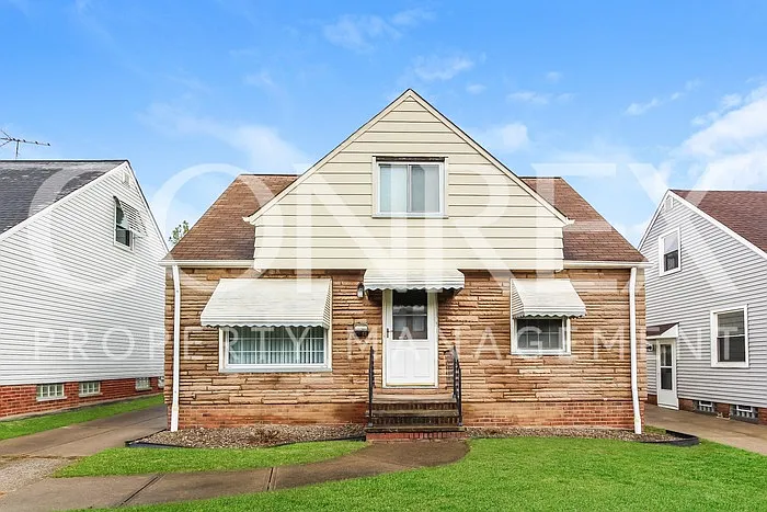 15401 Maplewood Ave photo 1