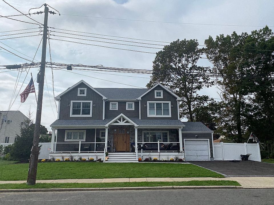 1st image of 220 Franklin St