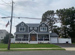 220 Franklin St, Massapequa Park, NY 11762