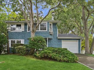 183 Ballad Cir, Holbrook, NY 11741