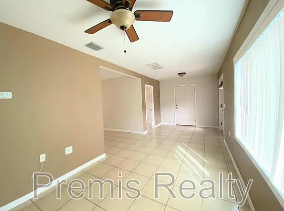 2 bed, 1.0 bath, 864 sqft, $1,995 — Photo 4