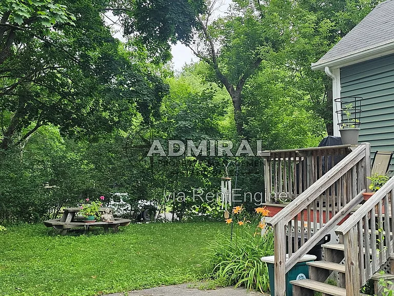 8 Maple St — Photo 17