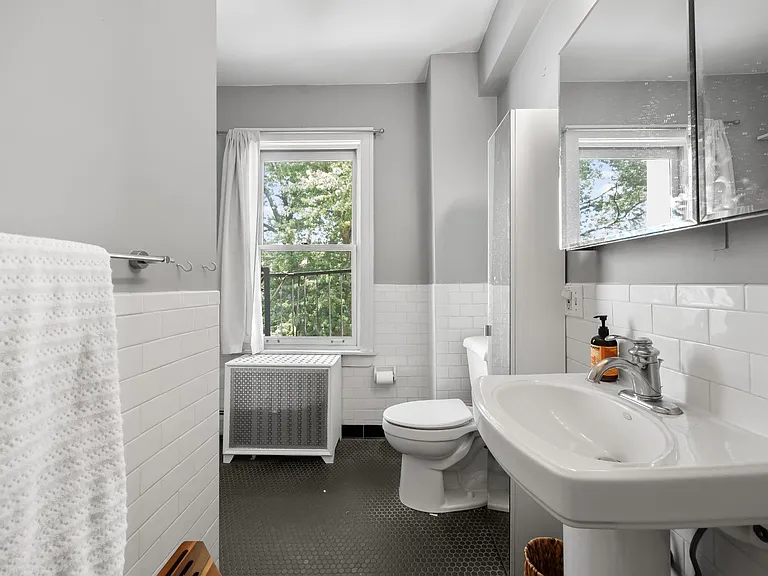 107 Monroe St #3 — Photo 14