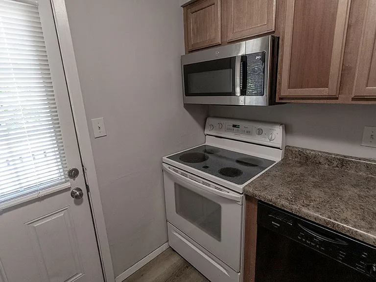 216 Wheaton Ct — Photo 9