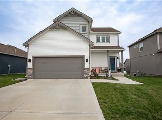 27314 E Cedar Grove Dr, Lake Lotawana, MO 64086