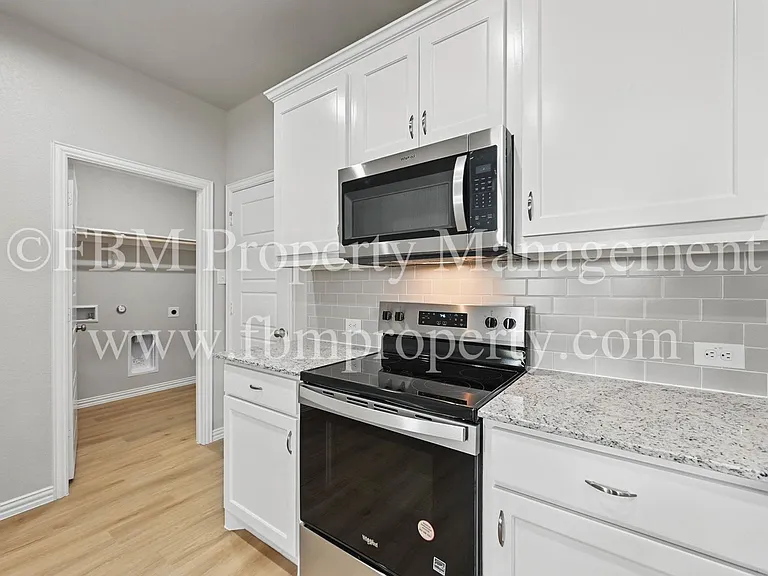 2120 Dena Dr — Photo 10