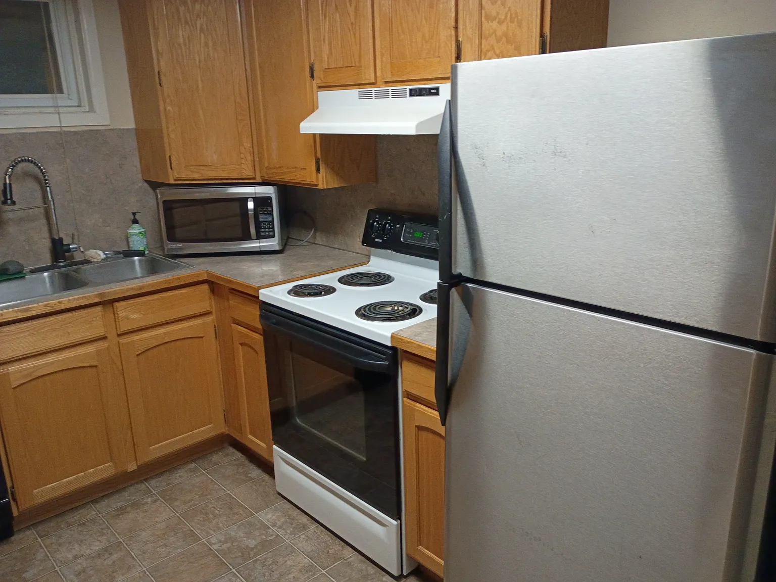 2 bed, 1000 sqft, $1,350 — Photo 4