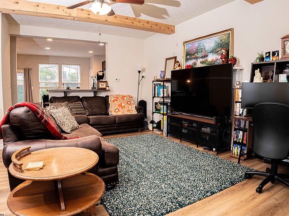 3rd image of 134 Woodside Dr
