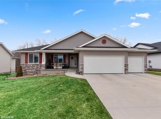2200 Snapdragon Cir SW, Cedar Rapids, IA 52404