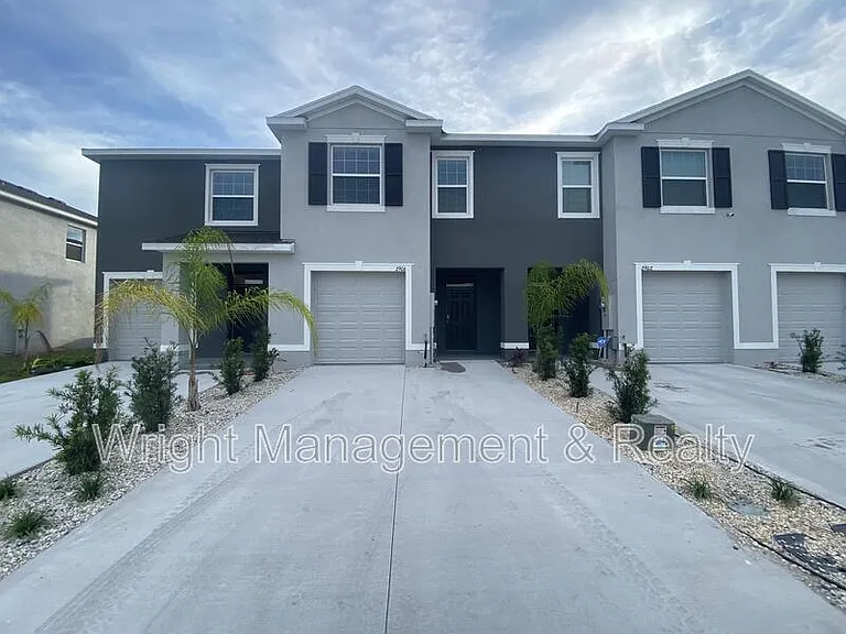 2906 Suncoast Plains Dr — Photo 1
