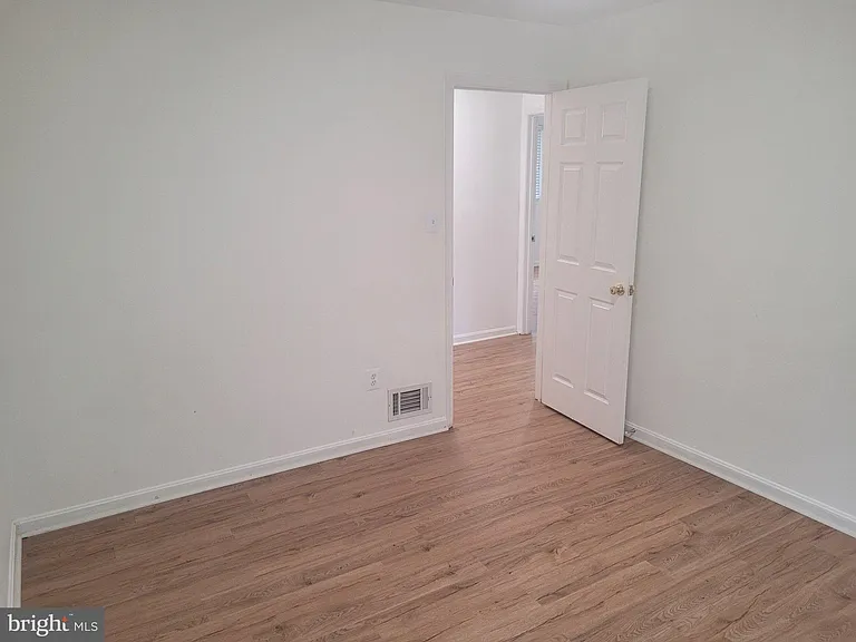 6818 Rolling Rd — Photo 23