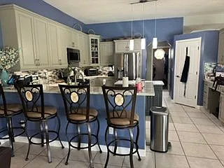 3 bed, 2.0 bath, 2121 sqft, $3,200 — Photo 4